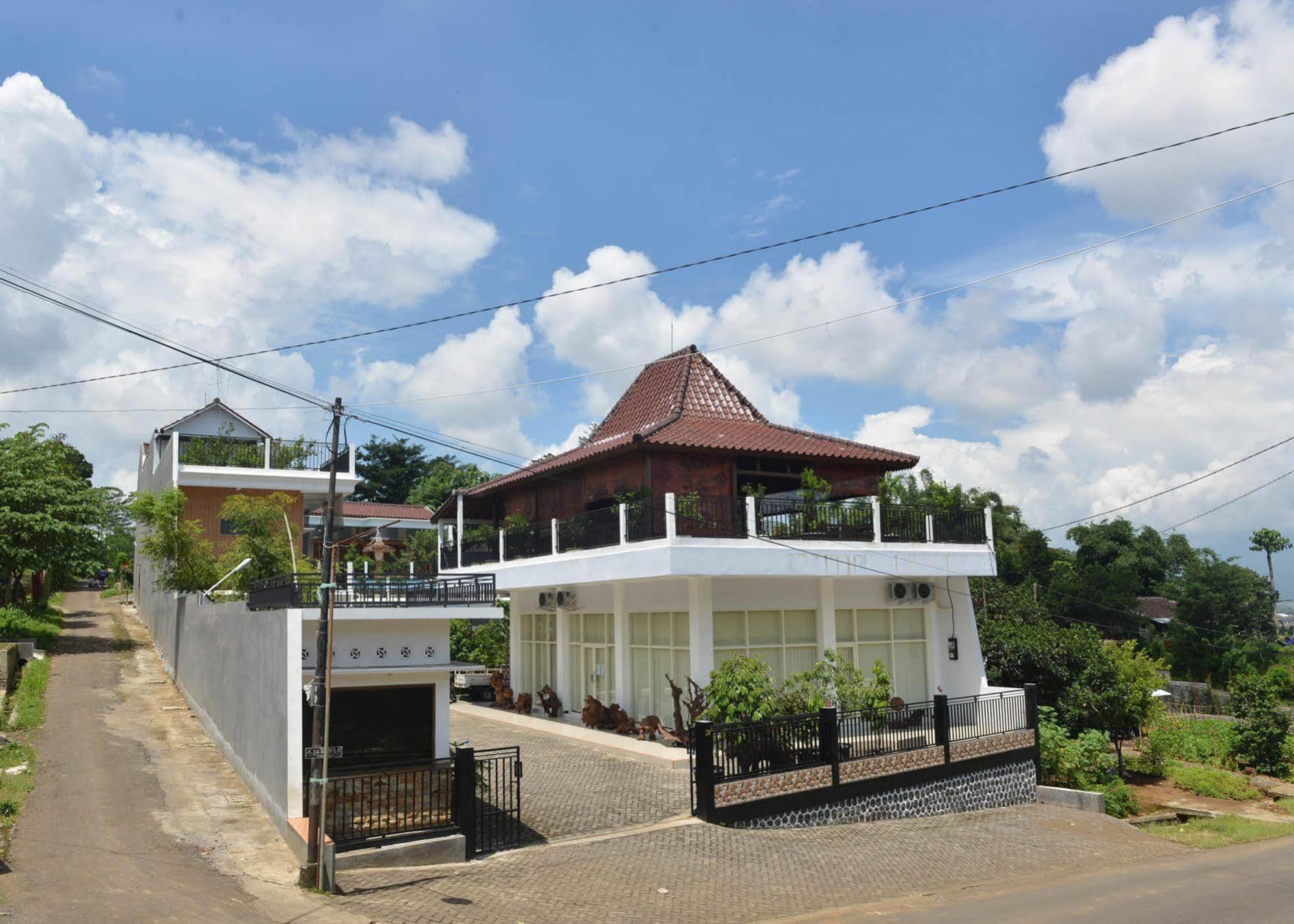 Malang Hill Syariah Redpartner Hotel Luaran gambar