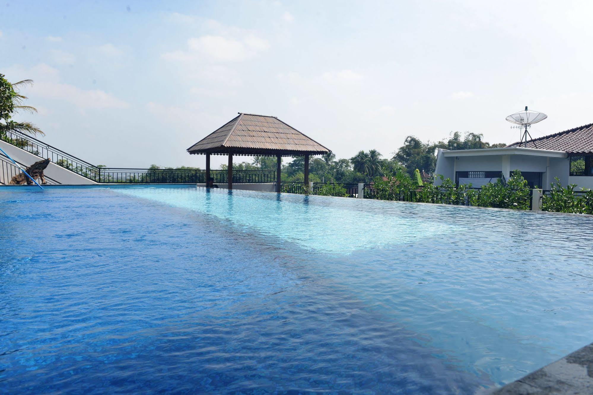 Malang Hill Syariah Redpartner Hotel Luaran gambar
